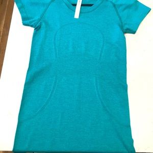 Lululemon top, never worn, size 4